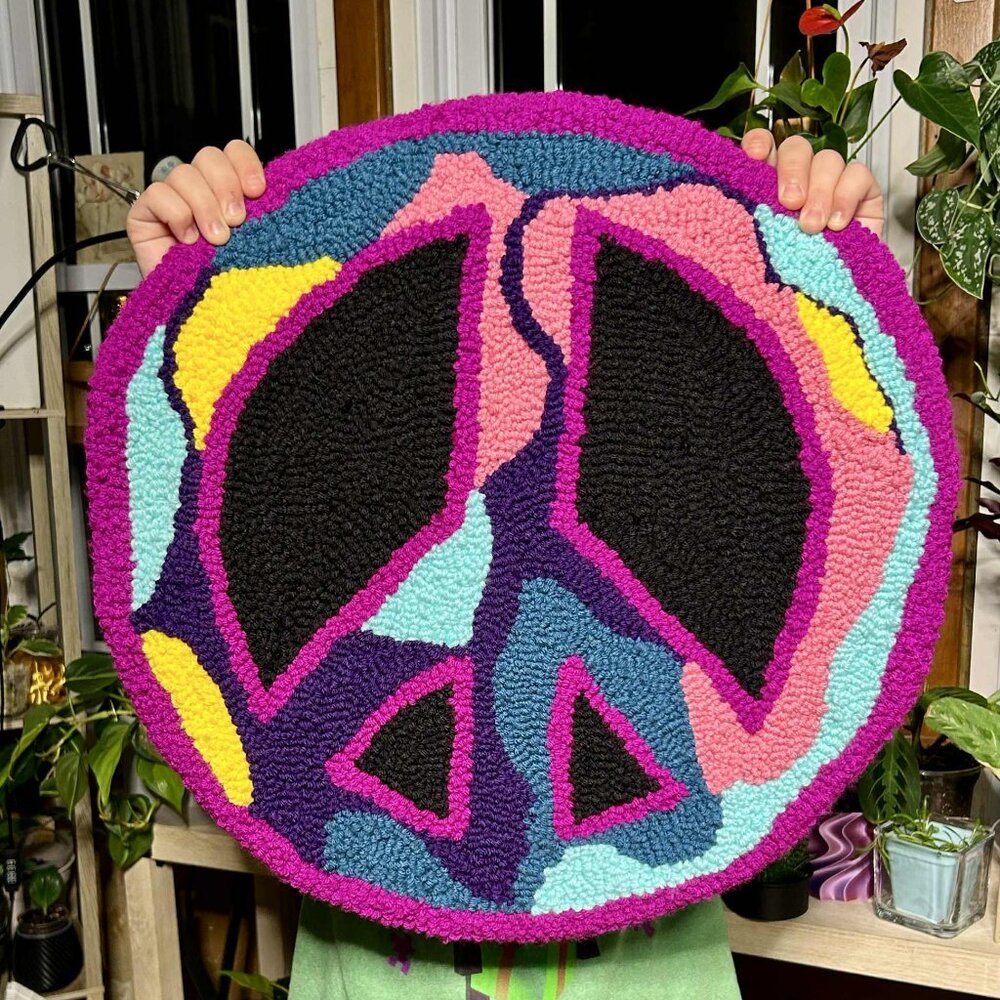 19"x19" Handmade Peace Sign Loop-Pile Tufted Rug